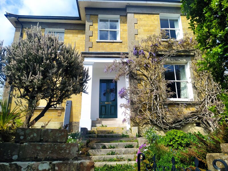 File:West Lodge, 1 Hastings Road.jpg